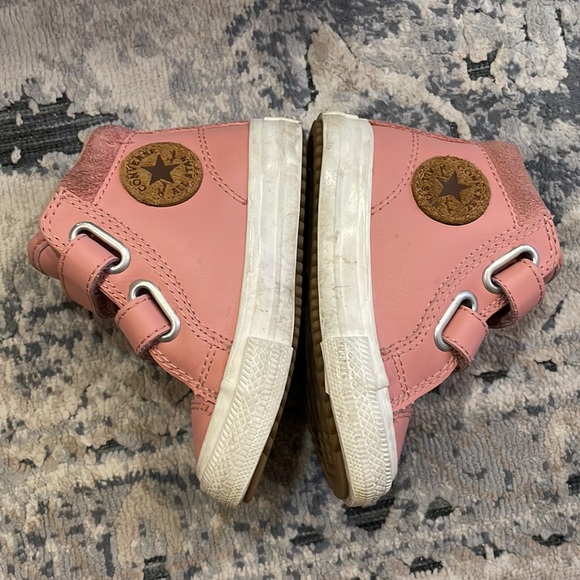 Toddler Converse booties size 5 - Picture 2 of 4